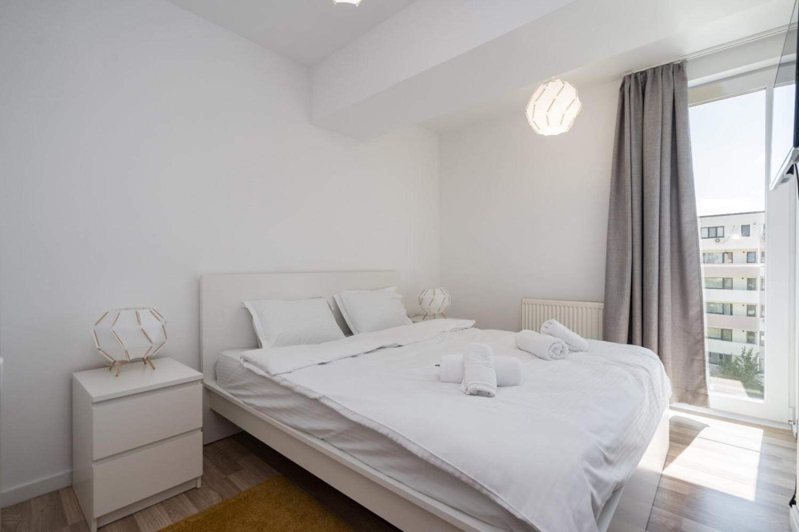 A Home Away - Politehnica Park Bukares Bagian luar foto