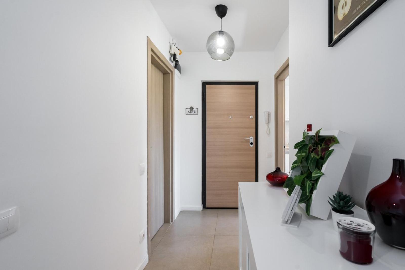 A Home Away - Politehnica Park Bukares Bagian luar foto