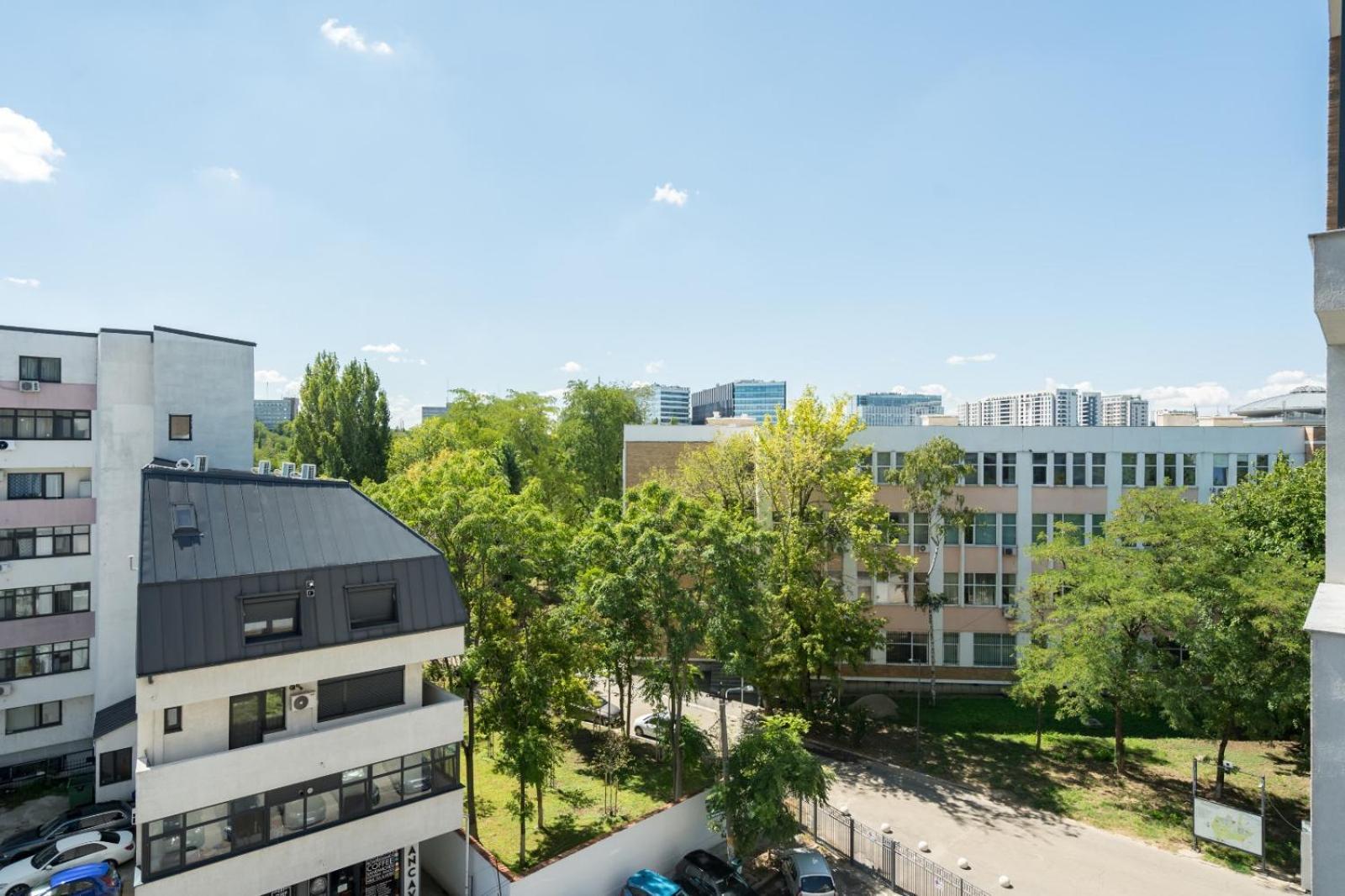 A Home Away - Politehnica Park Bukares Bagian luar foto