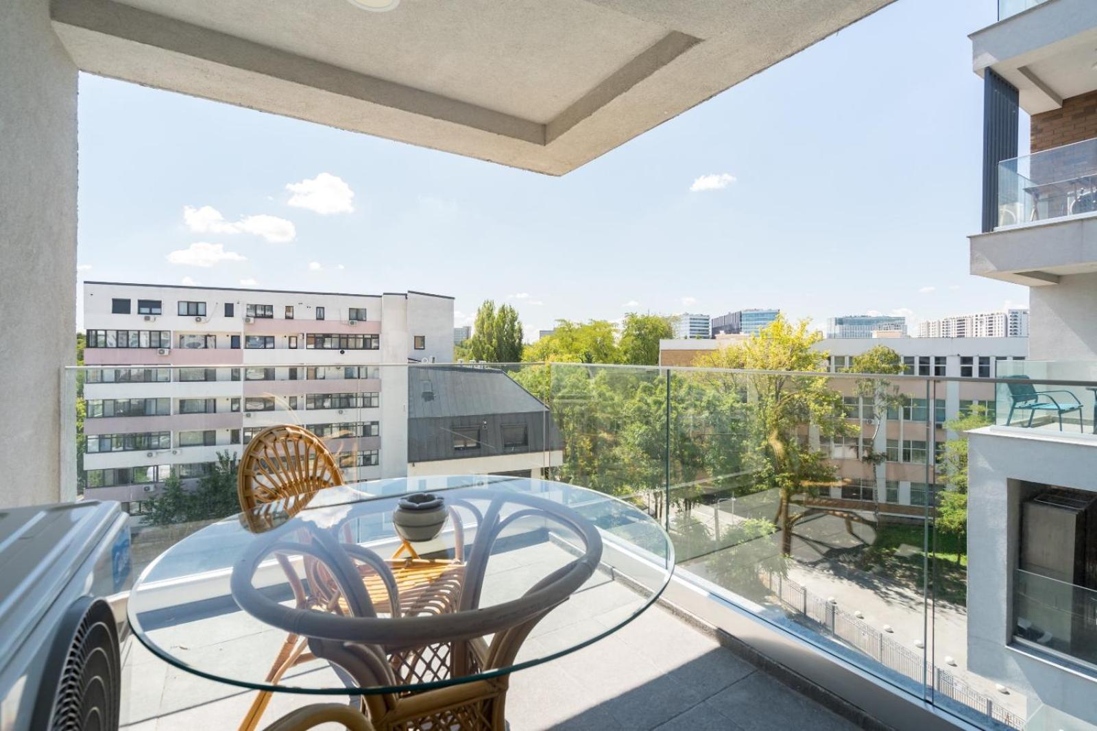 A Home Away - Politehnica Park Bukares Bagian luar foto